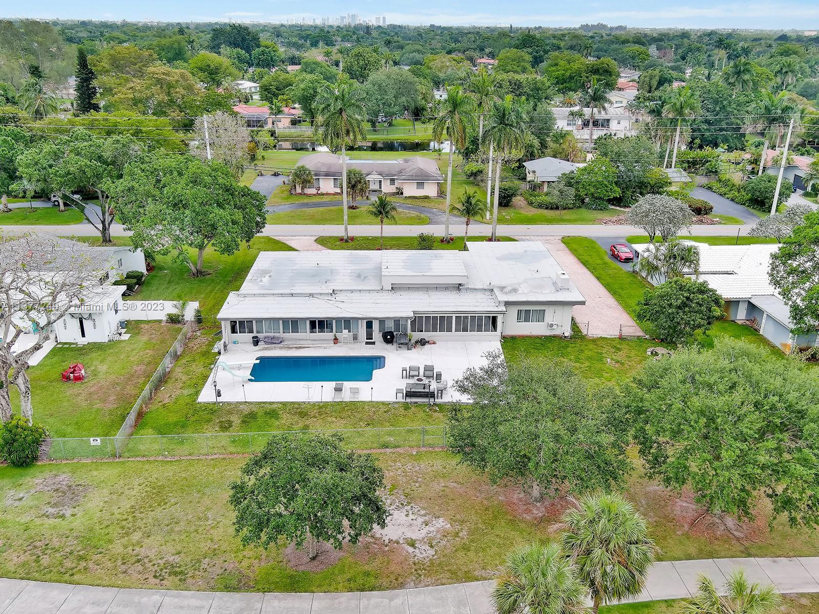 621 E Tropical WAY, Plantation FL 33317 photo 5