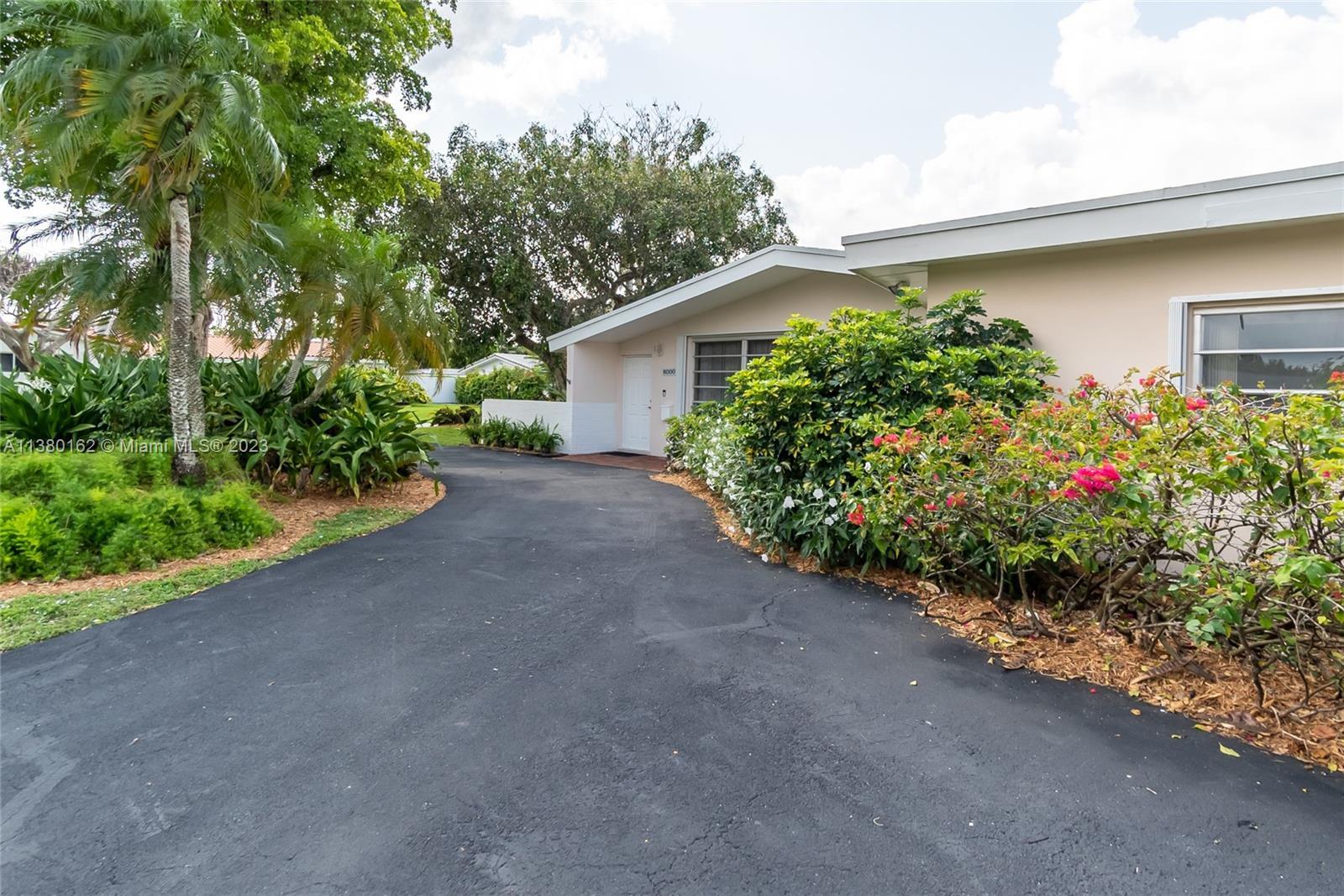 8000 SW 138 ST, Palmetto Bay FL 33158