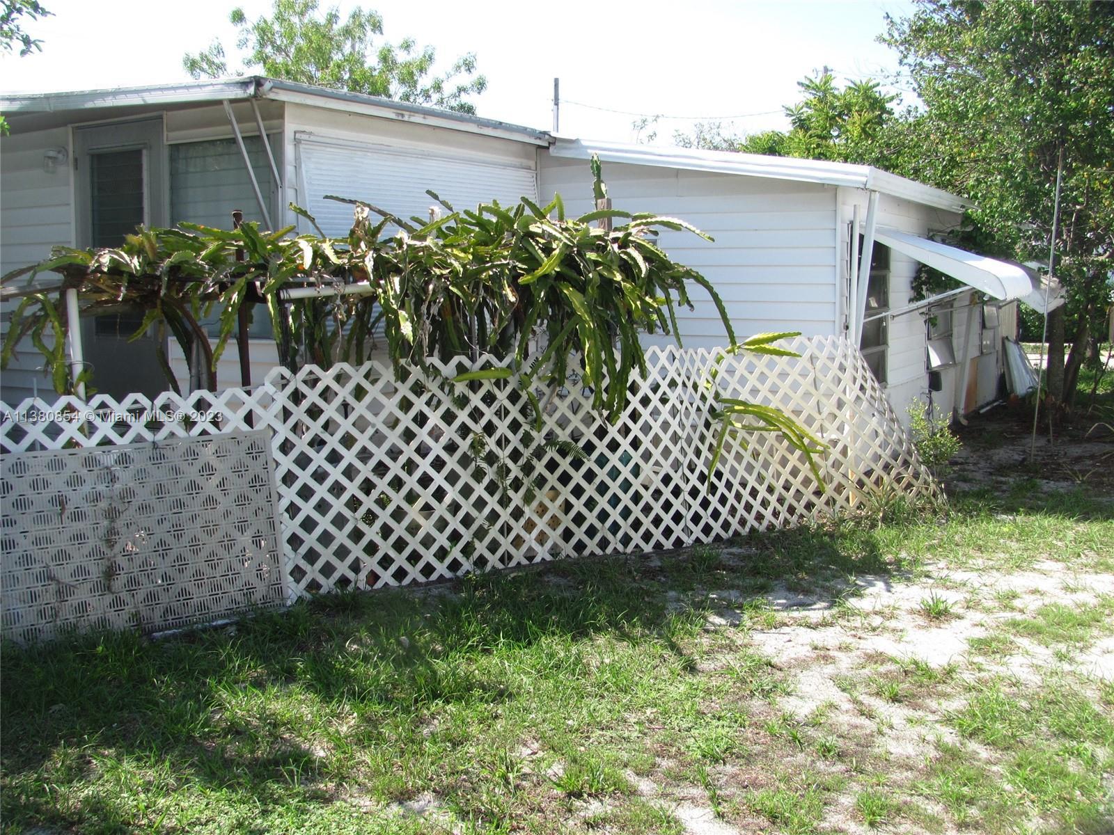 8732 SW 16th Pl, Davie FL 33324 photo 3