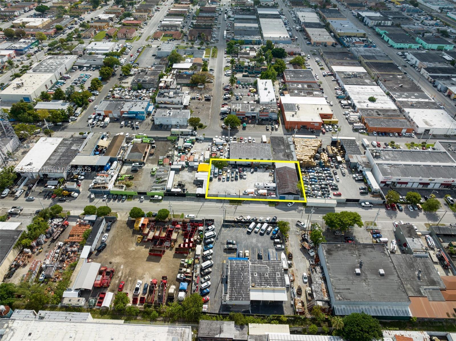 2425 W 3rd Ct, Hialeah FL 33010 photo 3