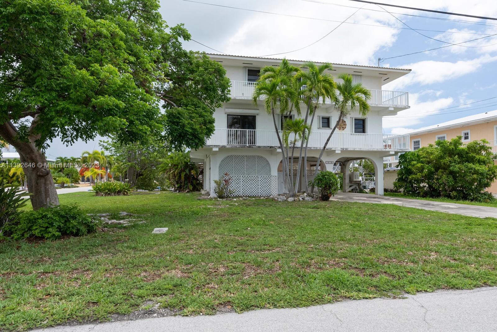919 Bay Dr, Lower Keys FL 33042 photo 2