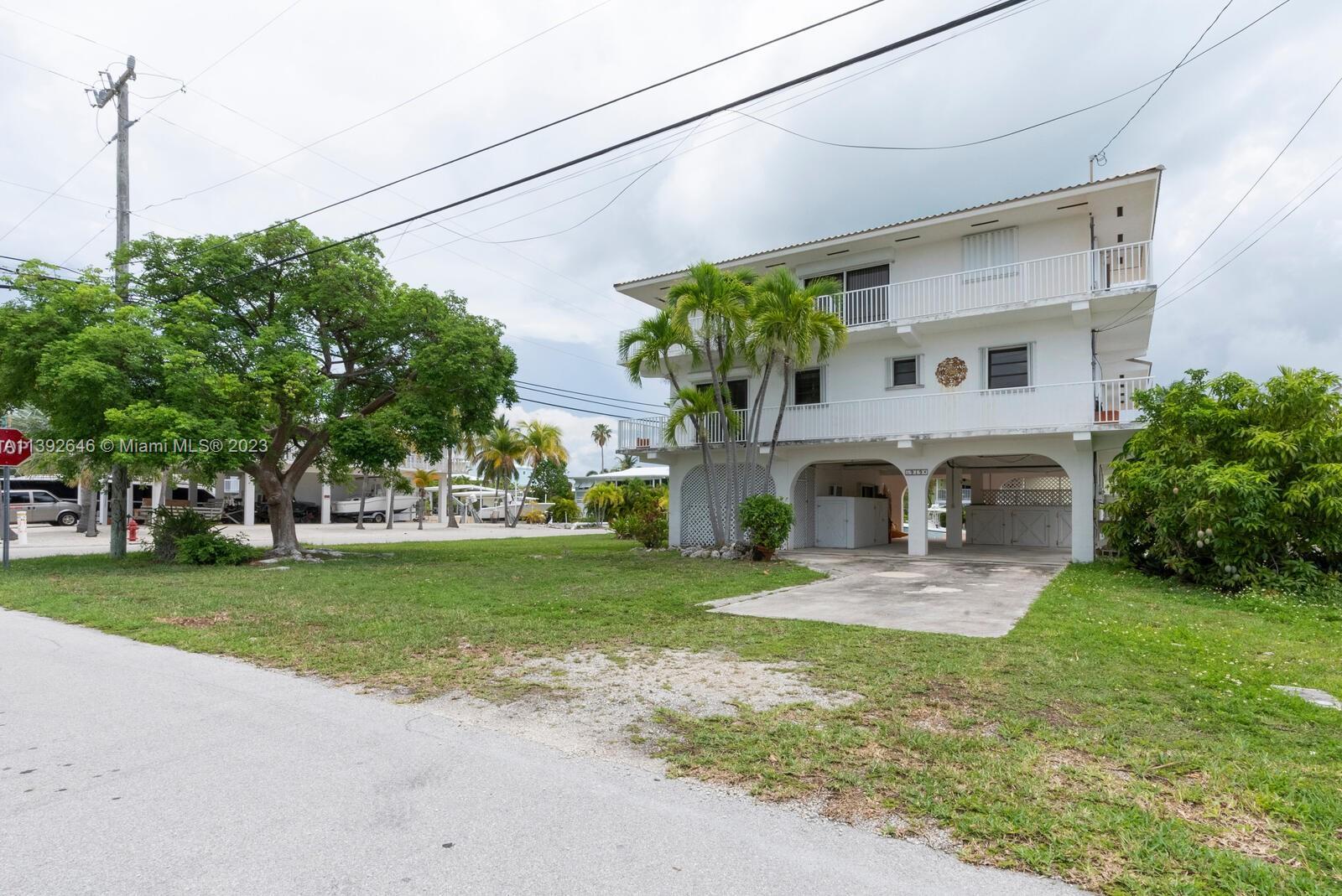 919 Bay Dr, Lower Keys FL 33042 photo 3