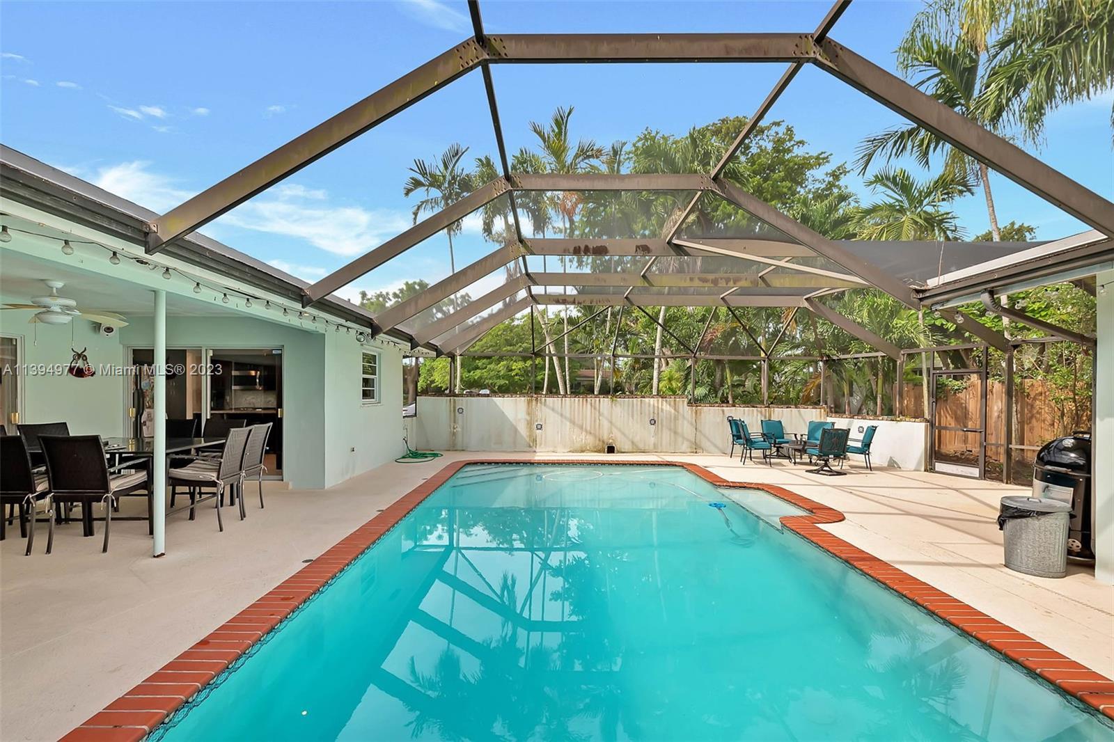8201 SW 151st St, Palmetto Bay FL 33158 photo 2