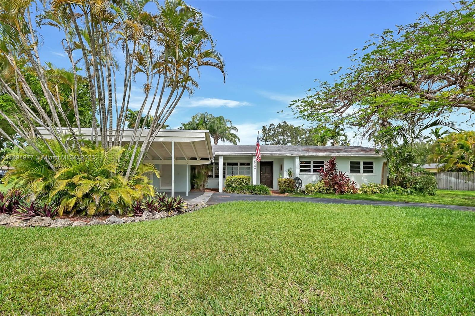 8201 SW 151st St, Palmetto Bay FL 33158