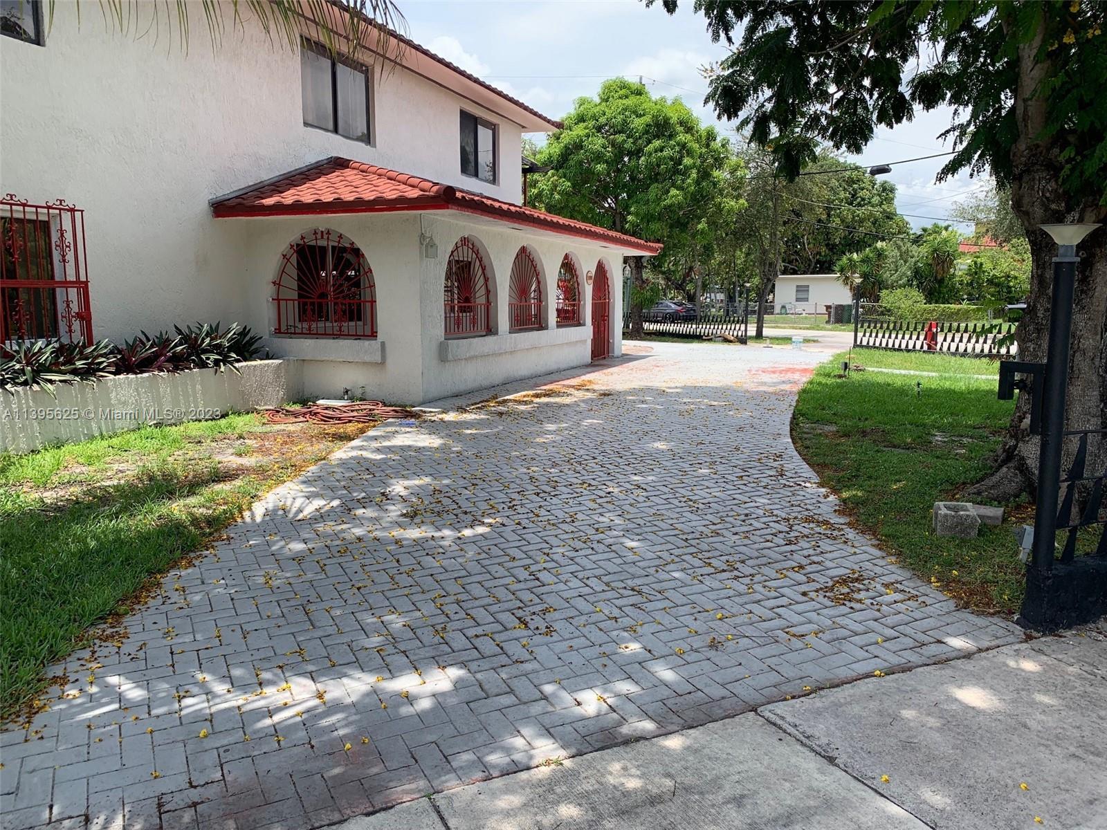 1100 E 8th Ct, Hialeah FL 33010 photo 3
