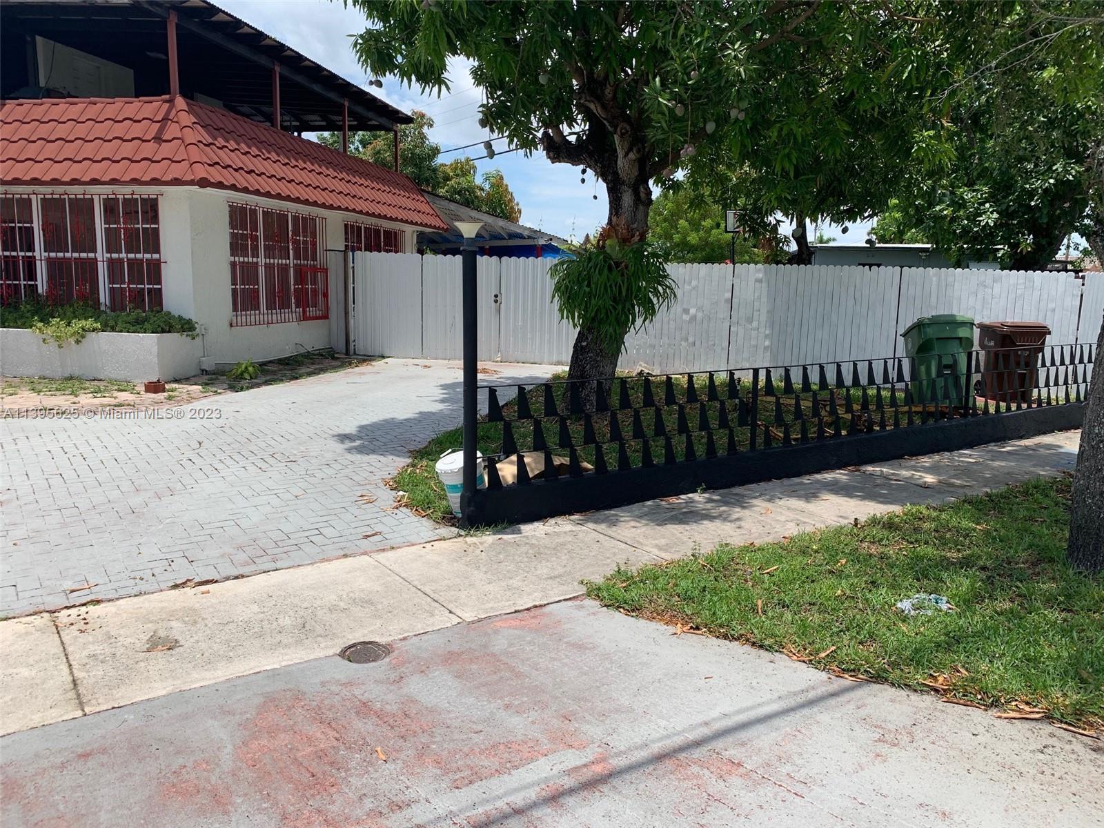 1100 E 8th Ct, Hialeah FL 33010 photo 4