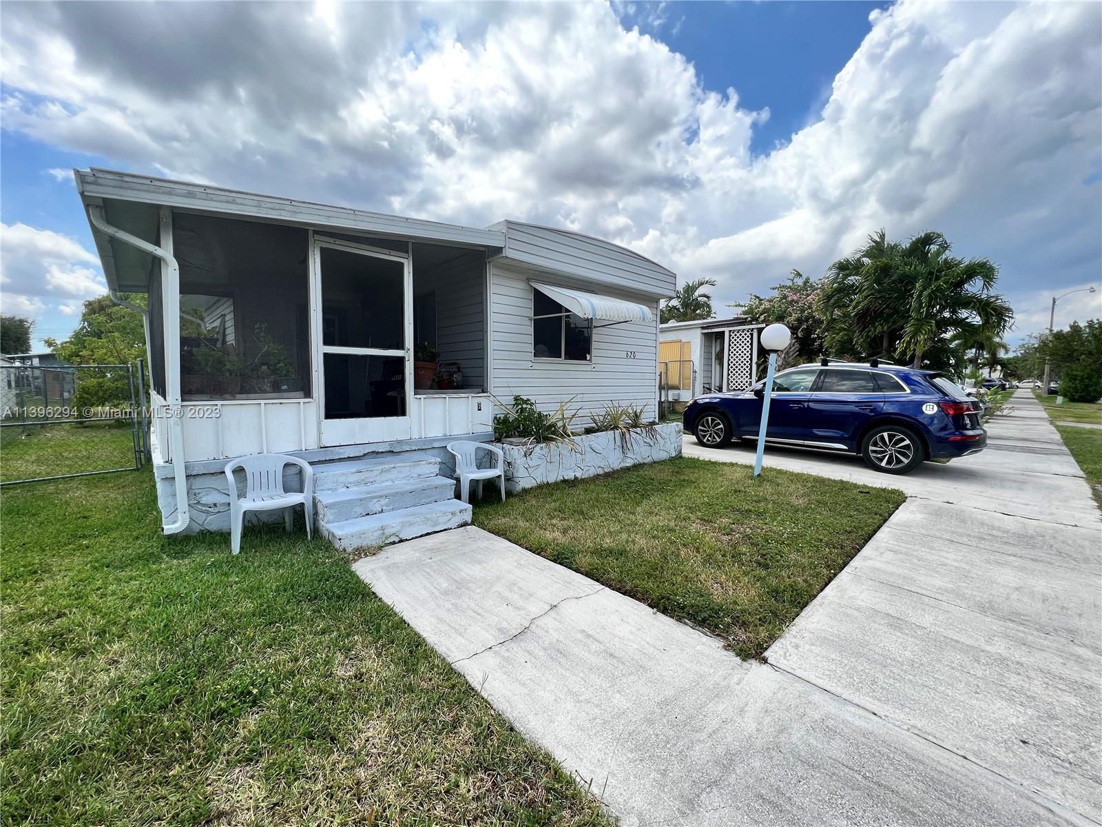 620 NW 217th Ter, Pembroke Pines FL 33029 photo 2