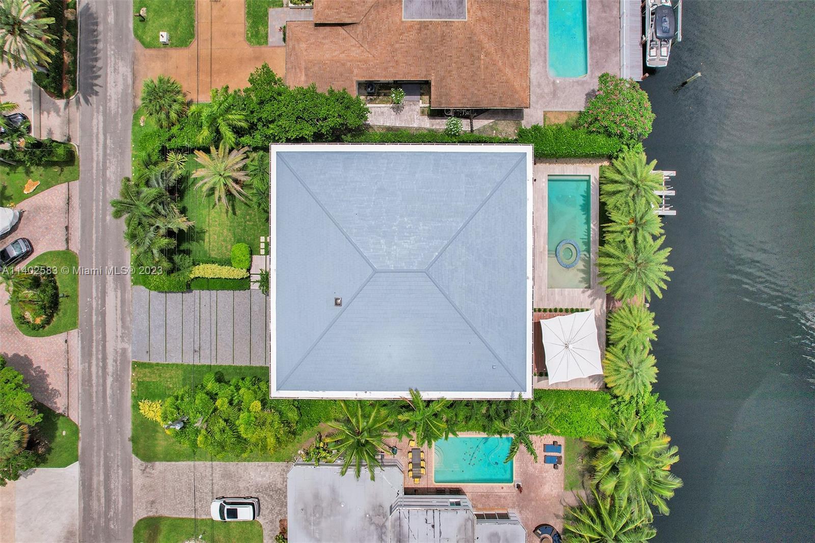 219 Holiday Dr, Hallandale Beach FL 33009 photo 3