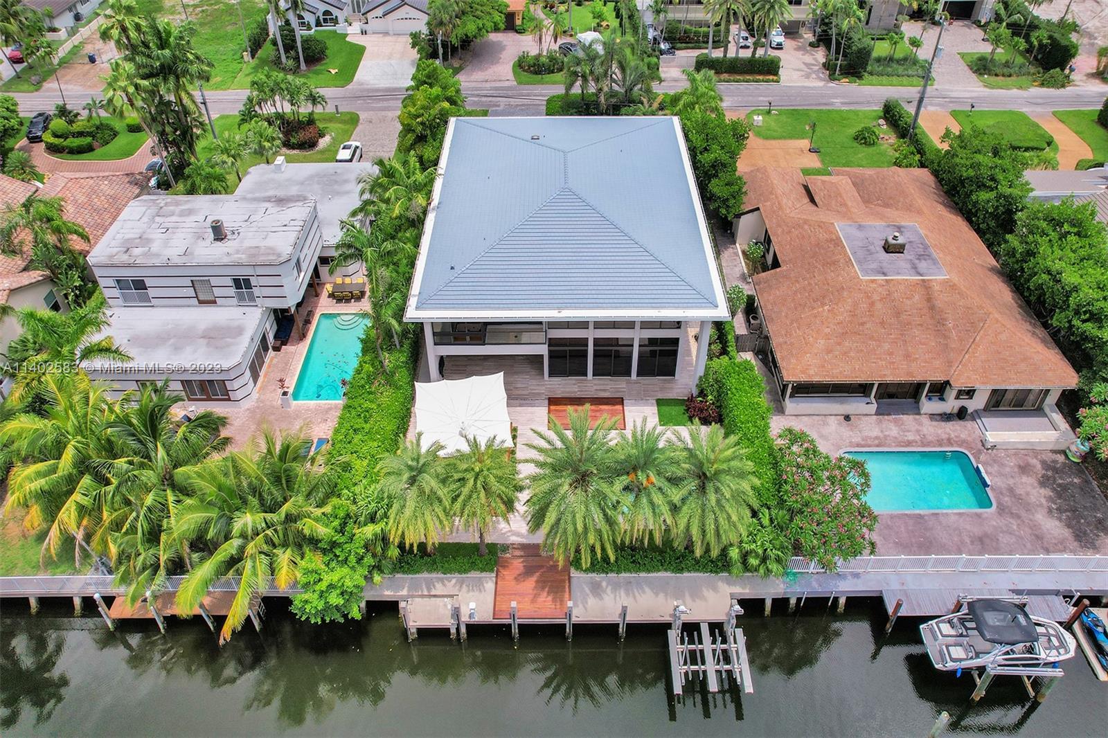 219 Holiday Dr, Hallandale Beach FL 33009 photo 4