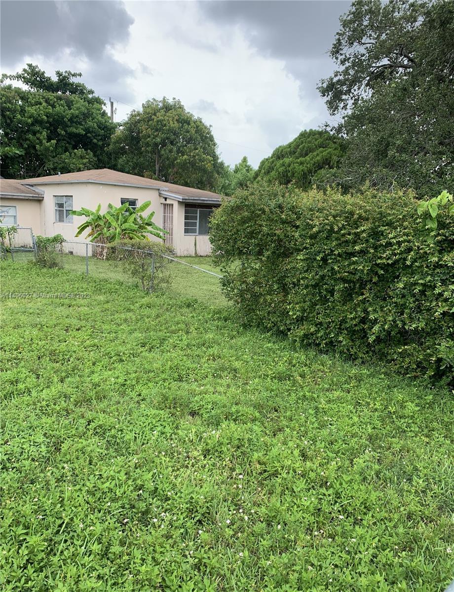 1818 NW 49th St, Miami FL 33142