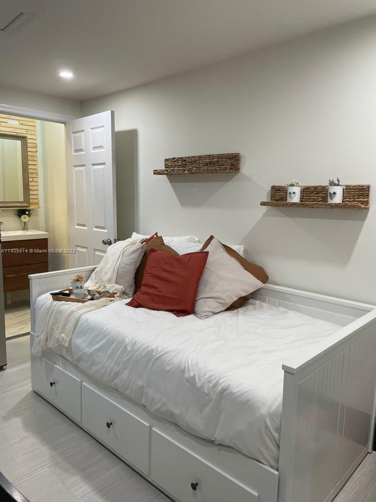 102XXX NW xx # 1, Doral FL 33178