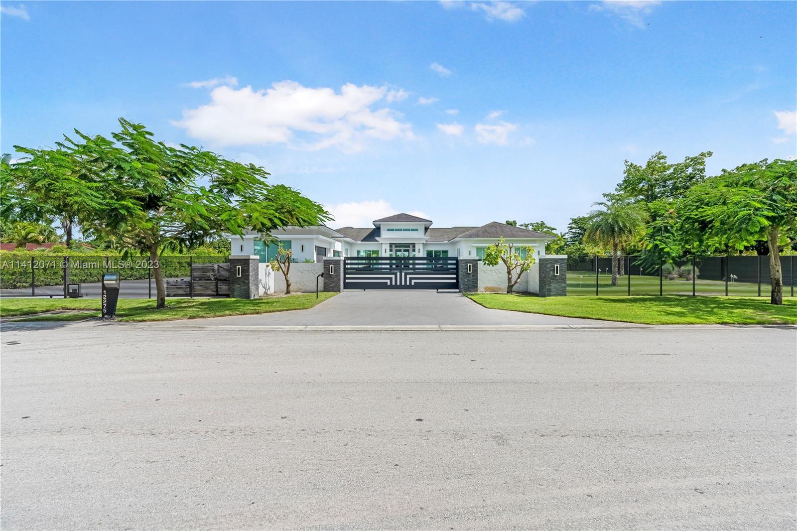 12275 SW 47th St, Miami FL 33175 photo 2
