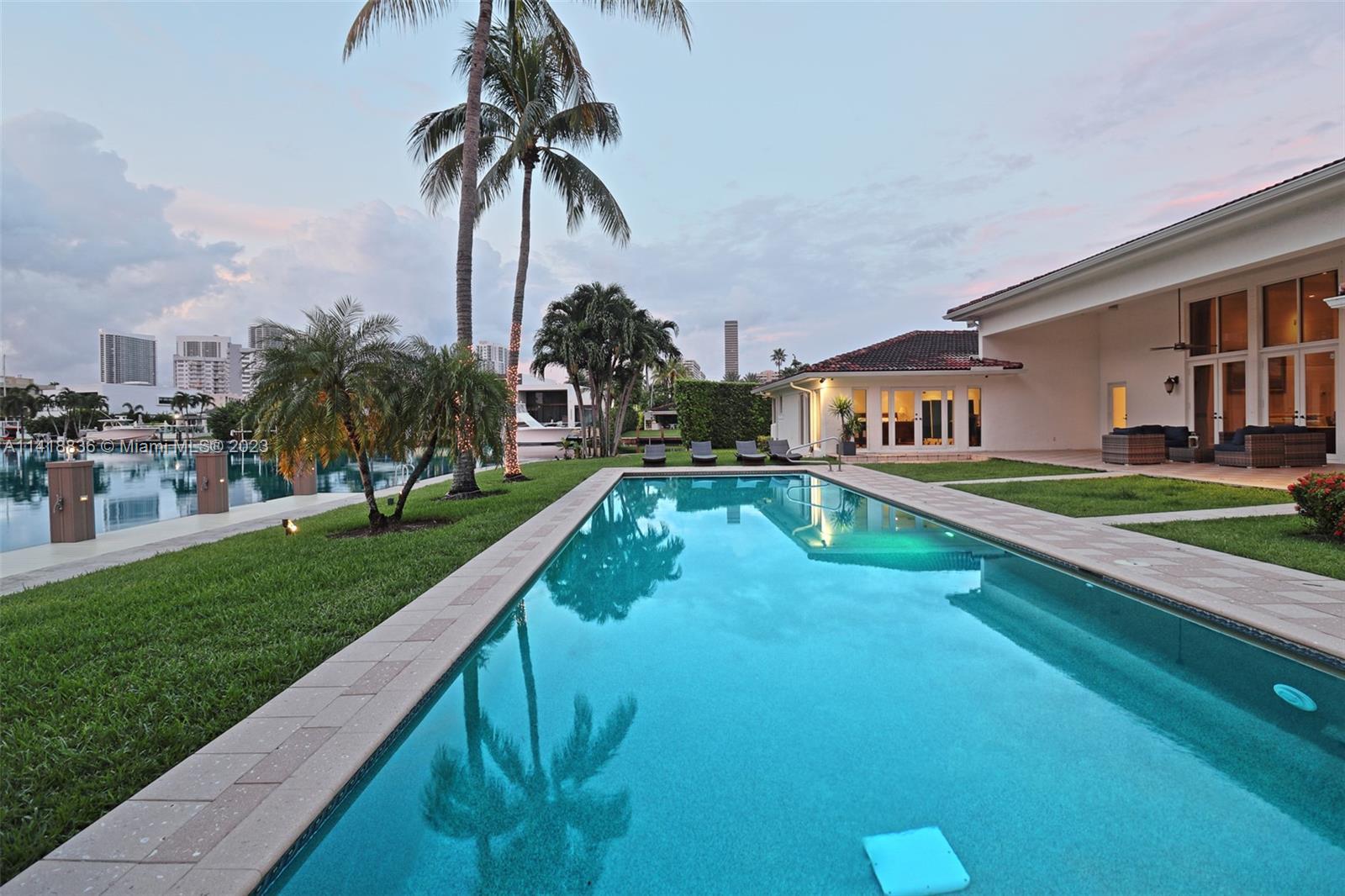 400 Sunset Dr, Hallandale Beach FL 33009