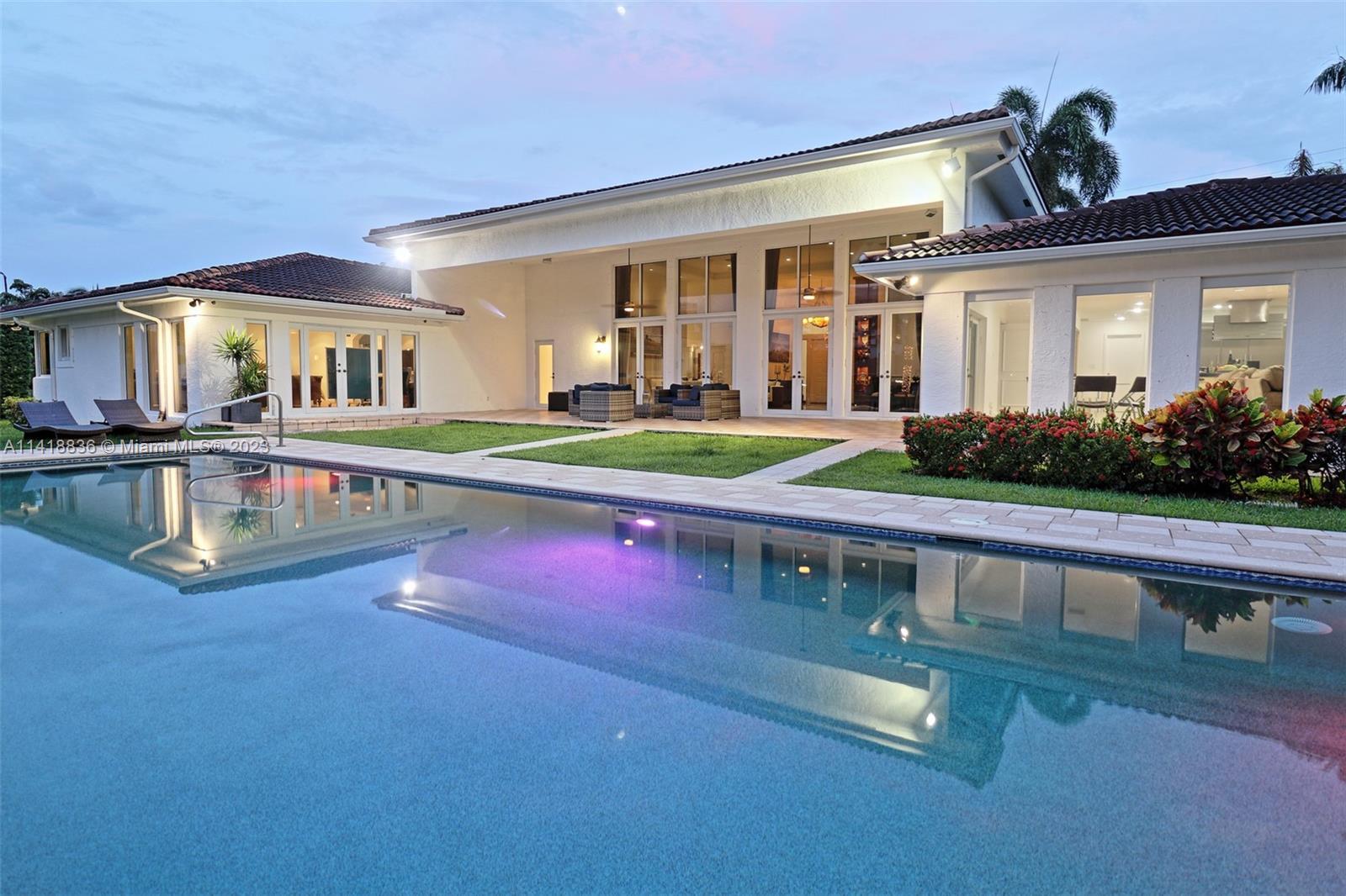 400 Sunset Dr, Hallandale Beach FL 33009 photo 4
