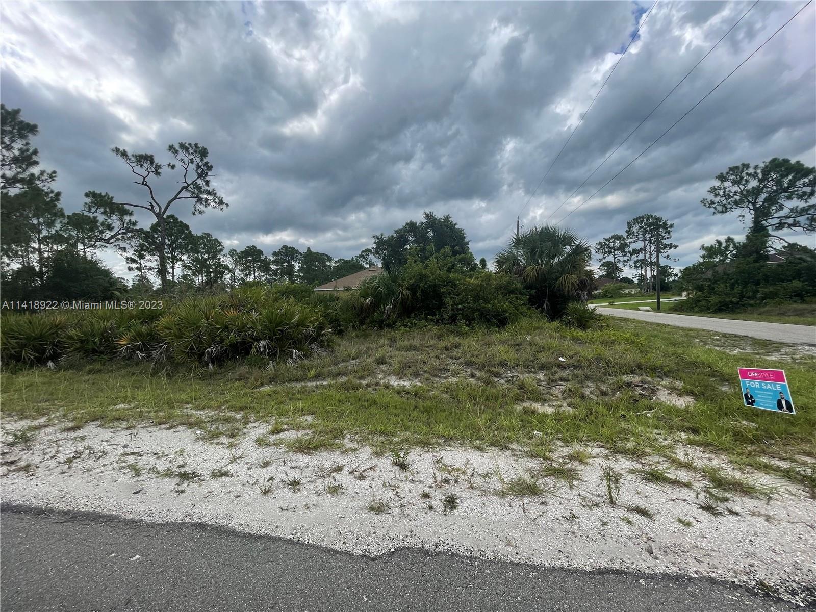 1000 W 13th ST, Lehigh Acres FL 33972 photo 2