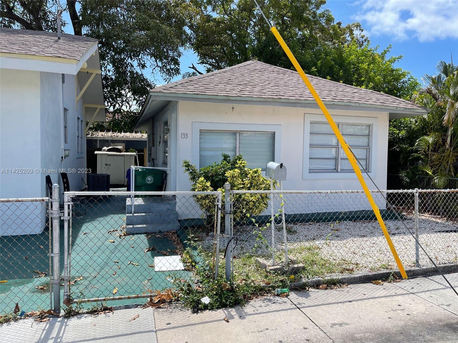 994 NW 2nd St, Miami FL 33128 photo 2