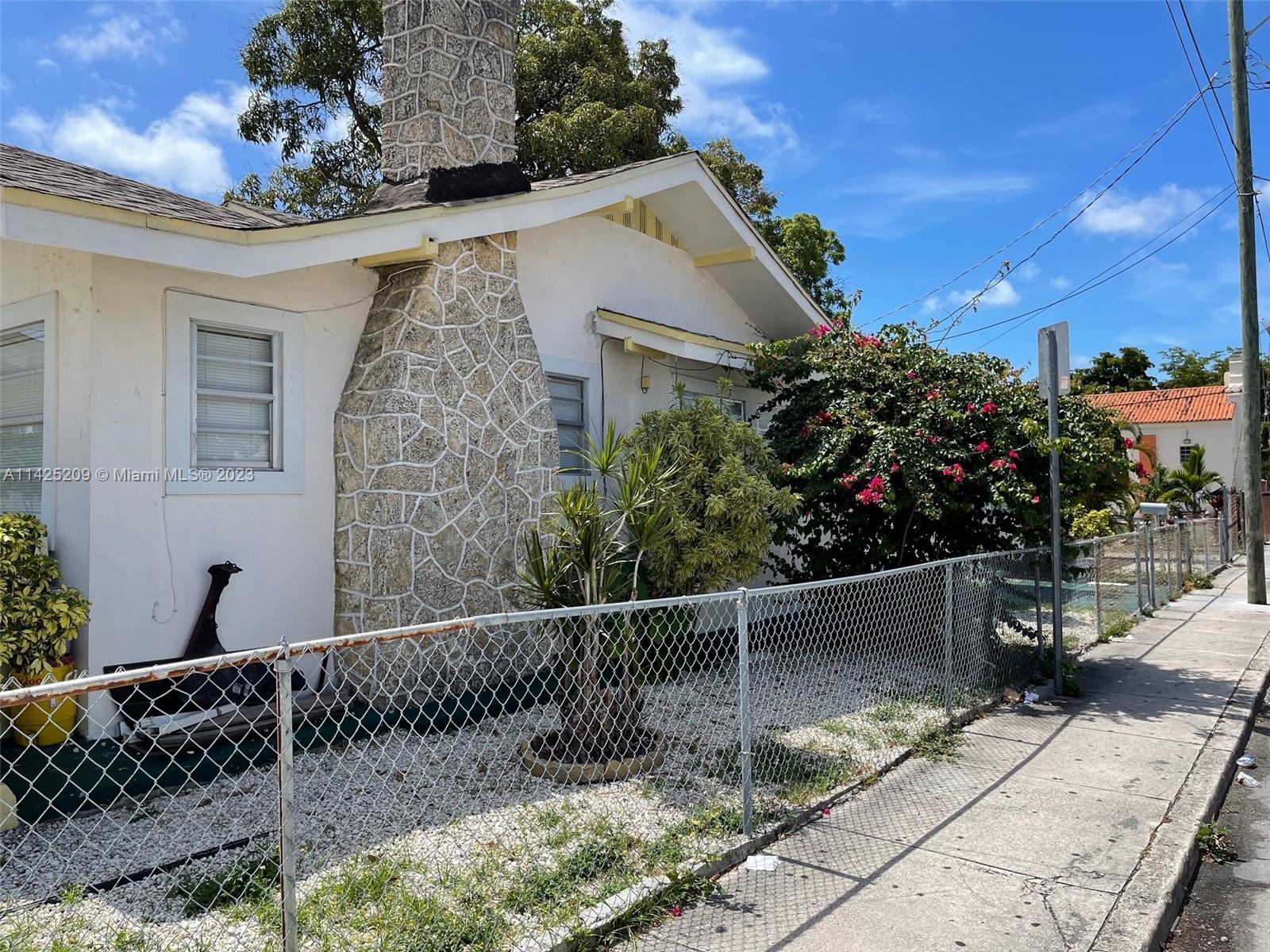 994 NW 2nd St, Miami FL 33128 photo 4