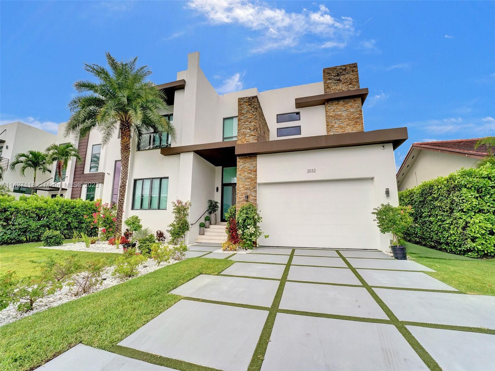 2032 NE 121st Rd, North Miami FL 33181 photo 2