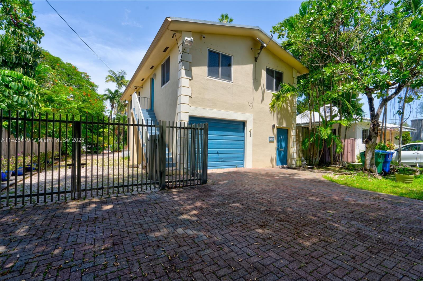 925 NW 7th St Rd, Miami FL 33136