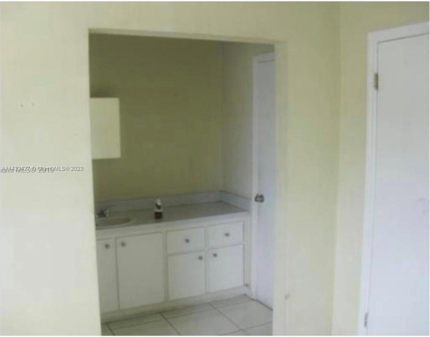 1525 NW 19th Ter # 24, Miami FL 33125 photo 2