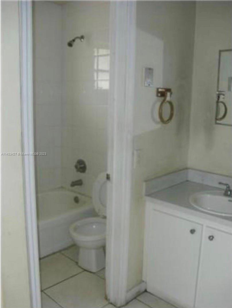 1525 NW 19th Ter # 24, Miami FL 33125 photo 3