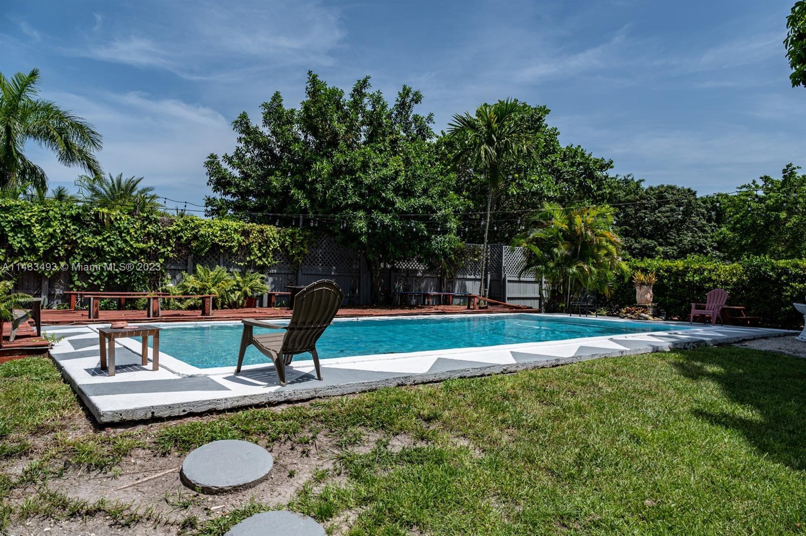 286 N Biscayne River Dr, Miami FL 33169 photo 4