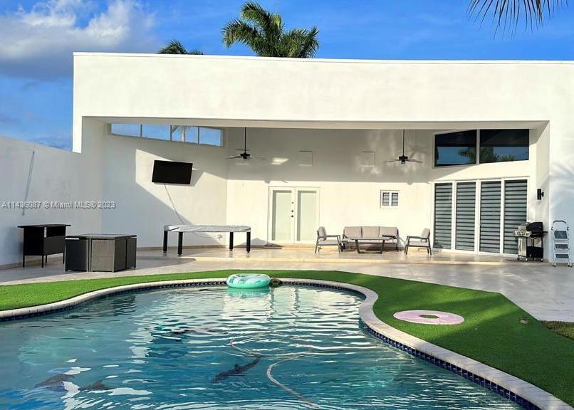 290 NW 125th Ave, Miami FL 33182 photo 2