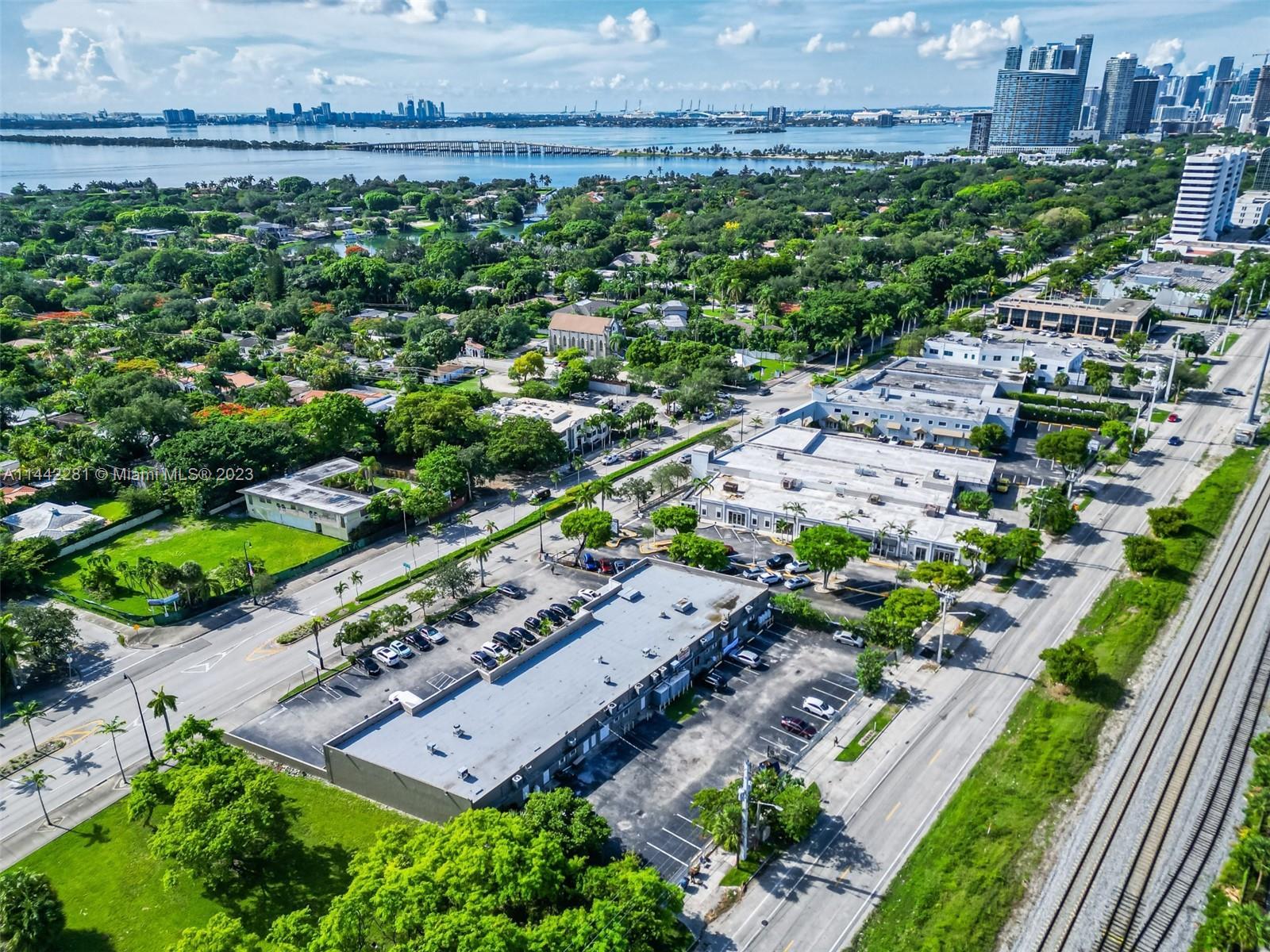 Miami, FL 33137