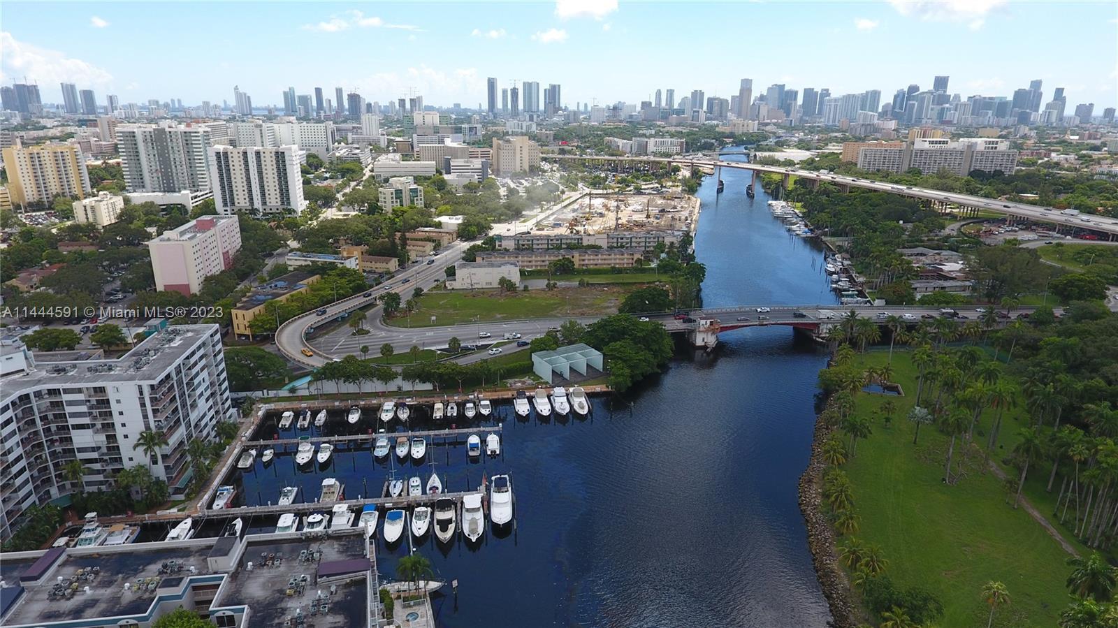 1700 NW N River Dr, Miami FL 33125 photo 2