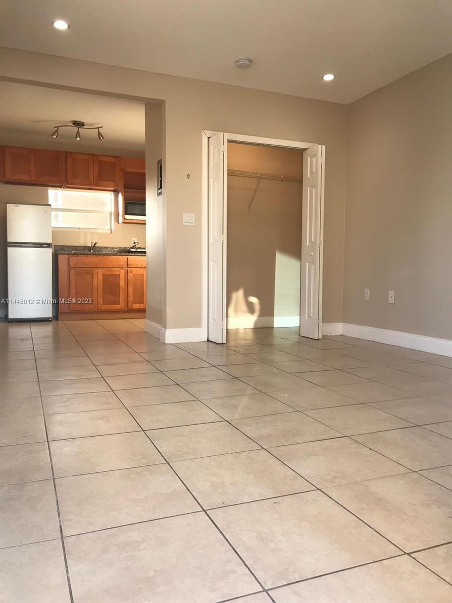 223 NW 12th St # 12, Miami FL 33136 photo 2