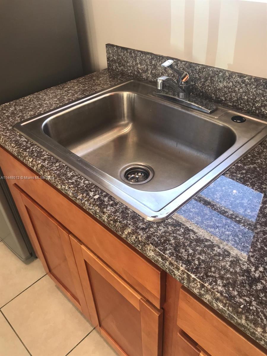 223 NW 12th St # 12, Miami FL 33136 photo 4
