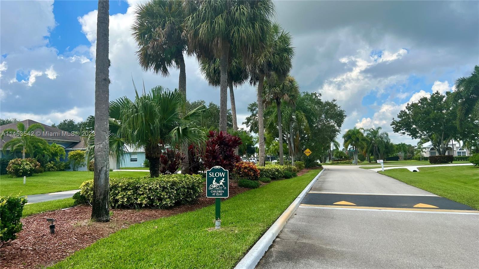 2811 S Serenity Cir S, Fort Pierce FL 34981 photo 3