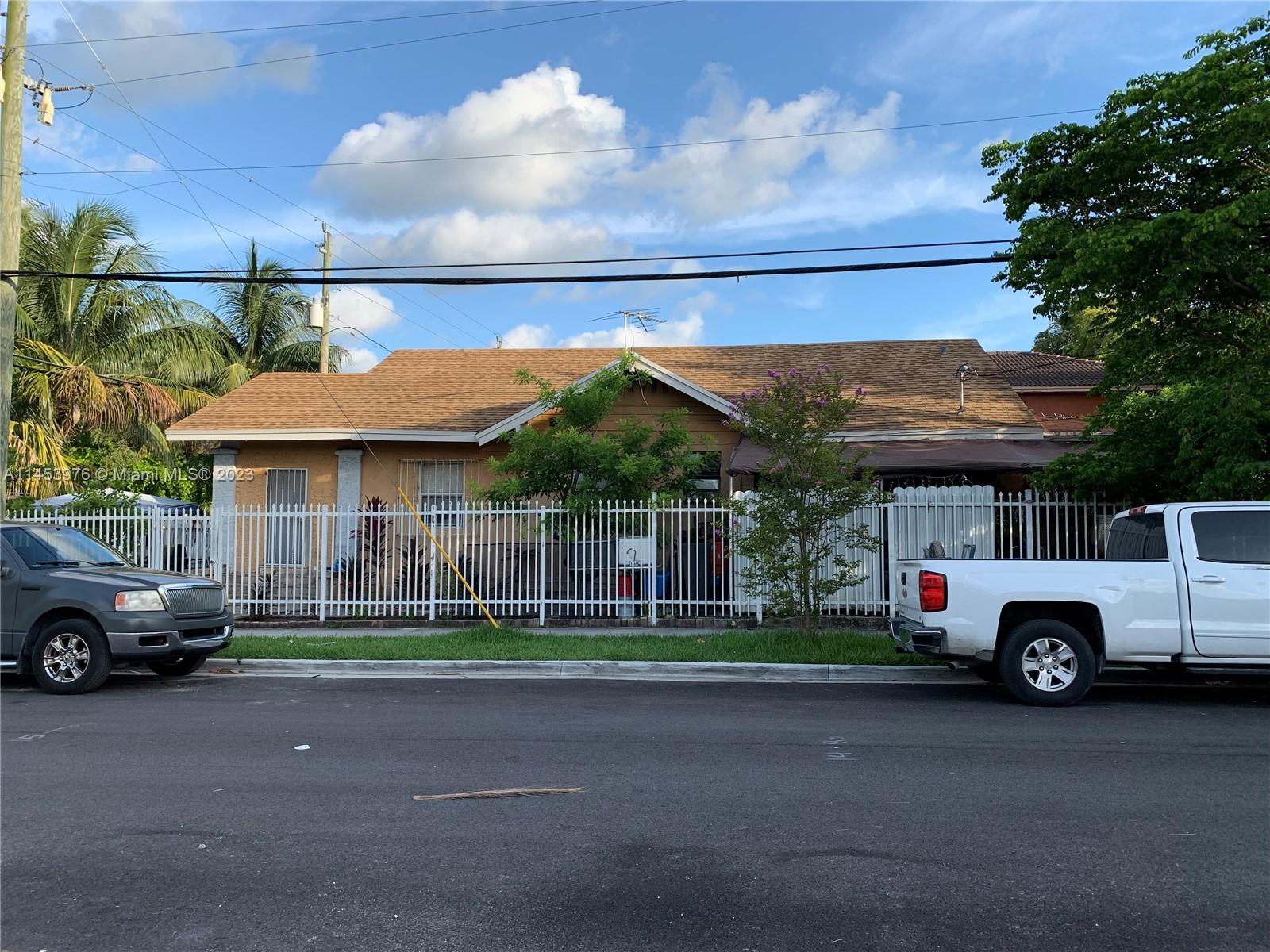 1104 NW 6th St, Miami FL 33136 photo 2
