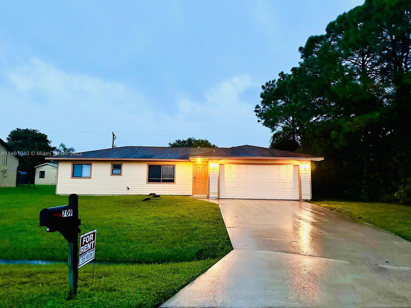 709 Cuxhaven St NW, Palm Bay FL 32907