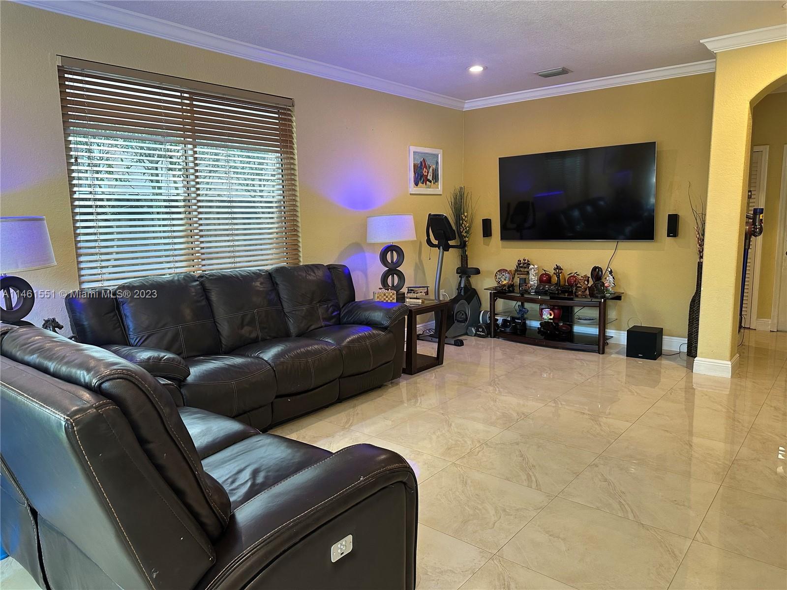 15022 SW 11th St, Miami FL 33194 photo 2