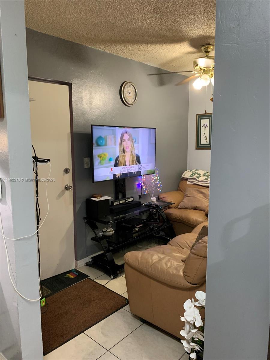 1525 NW 19th Ter # 14, Miami FL 33125 photo 2