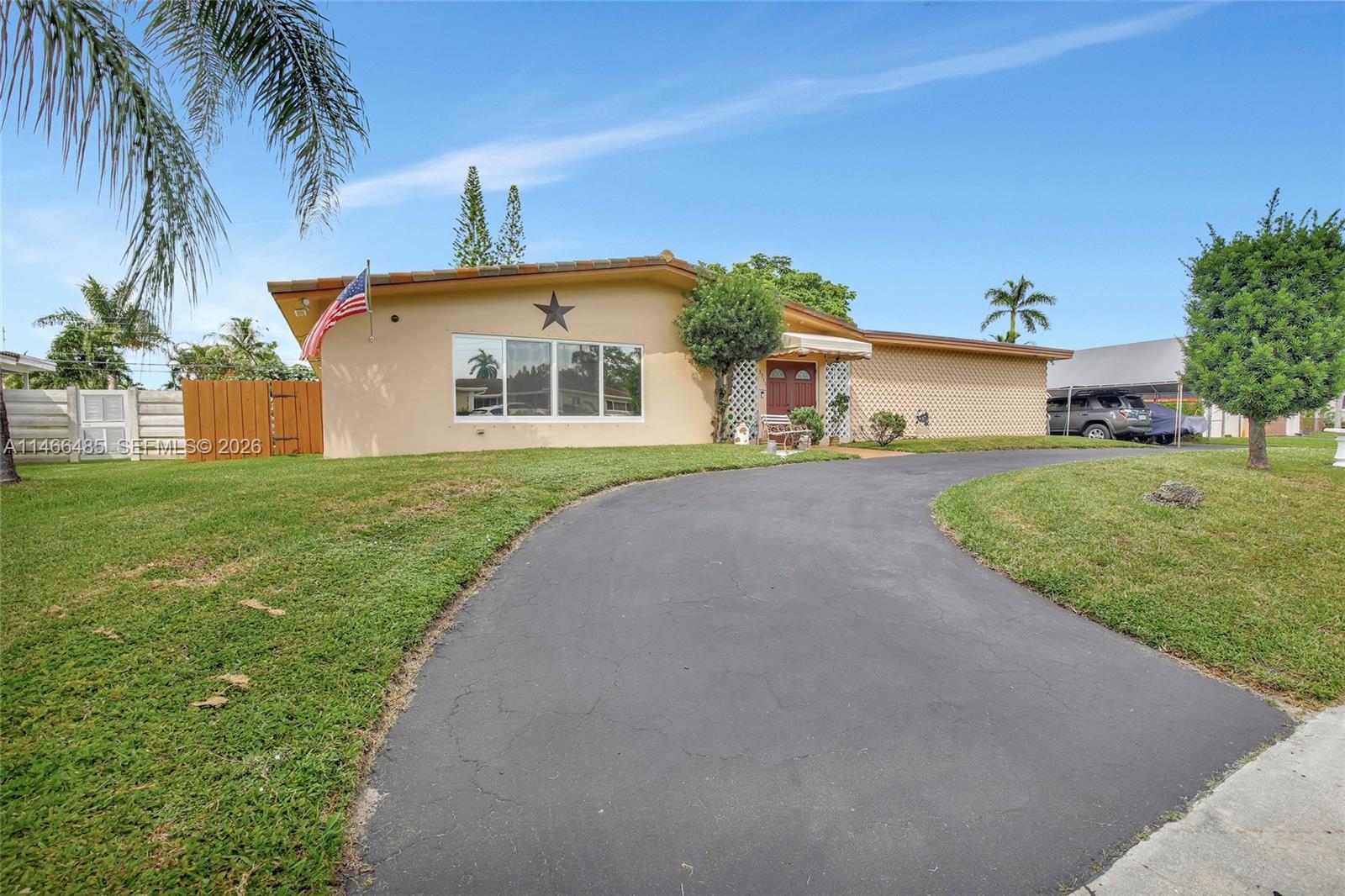 3915 Lincoln St, Hollywood FL 33021