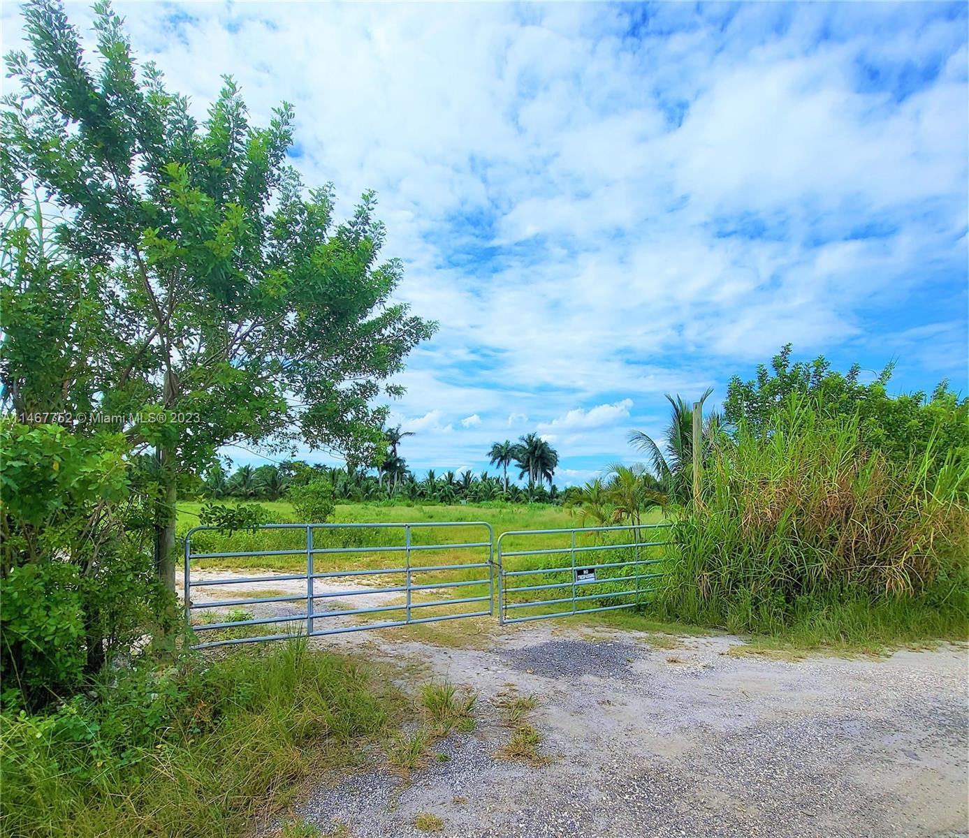 122 SW 194, Miami FL 33196 photo 2