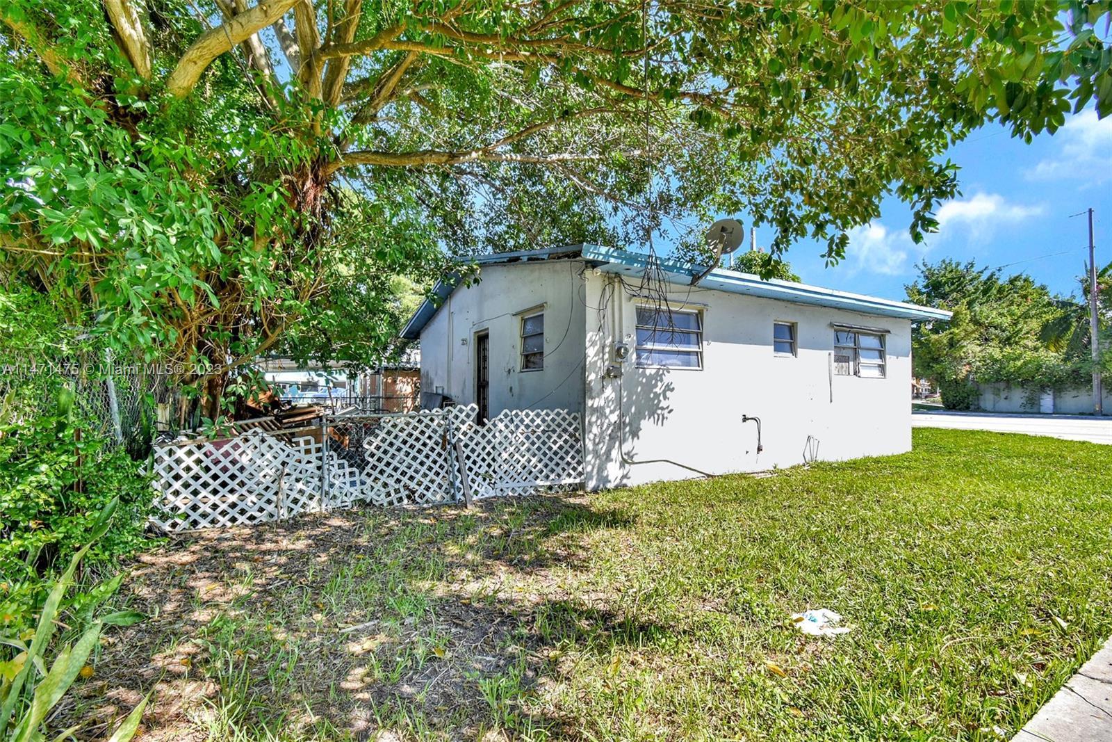 7460 NW 17th Ave, Miami FL 33147 photo 2