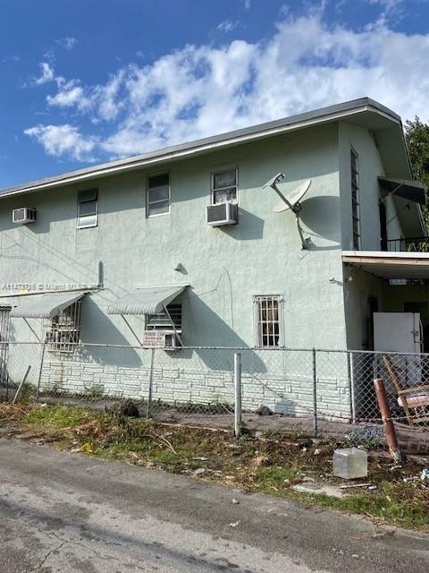 1805 SW 4th St, Miami FL 33135