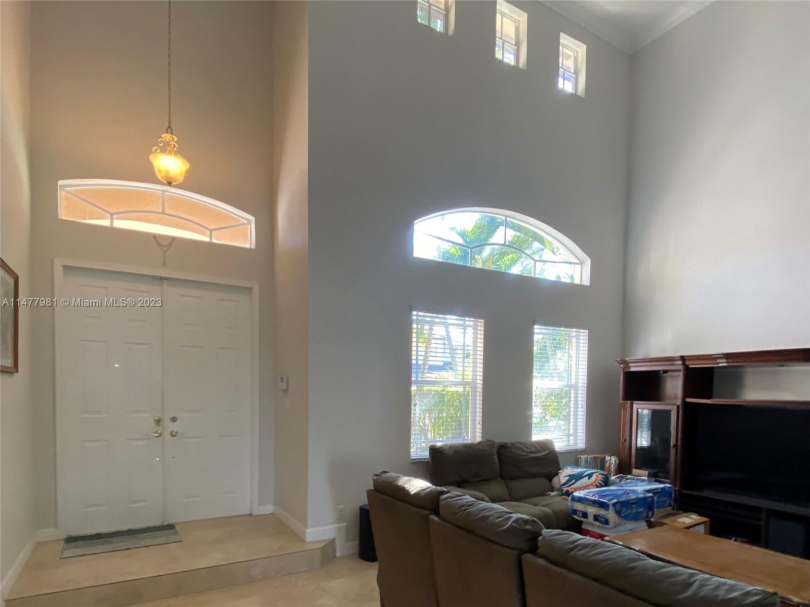 16523 SW 66th St, Miami FL 33193 photo 2