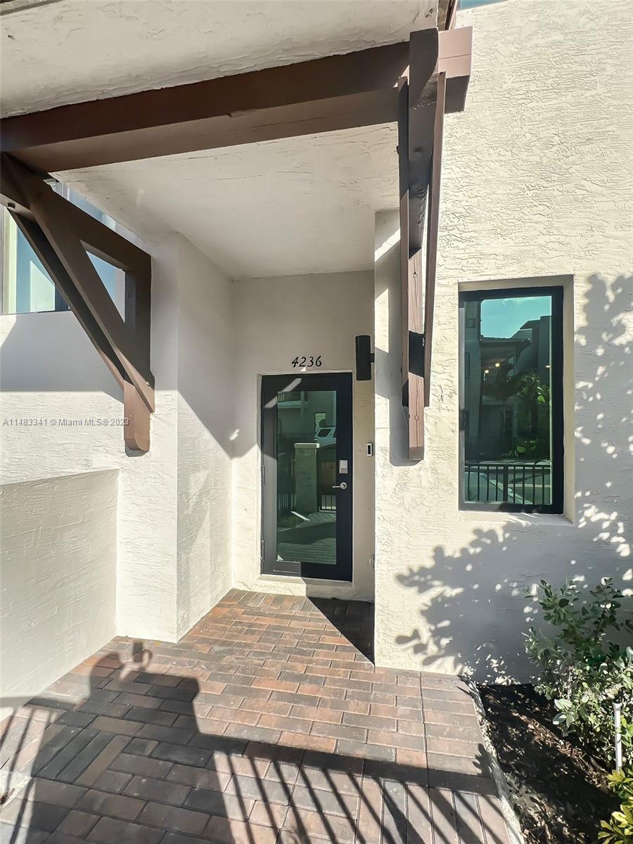 4236 NW 82nd Ave, Doral FL 33166 photo 3