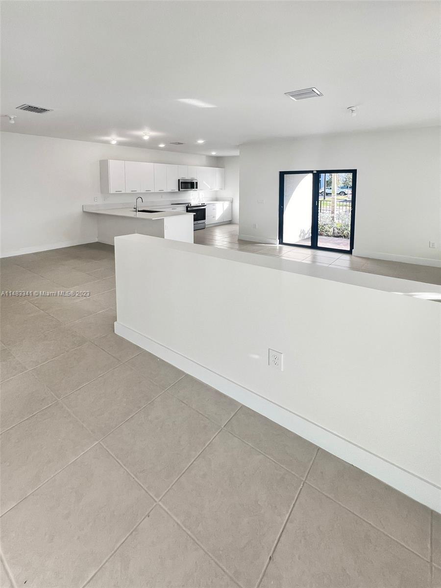 4236 NW 82nd Ave, Doral FL 33166 photo 5
