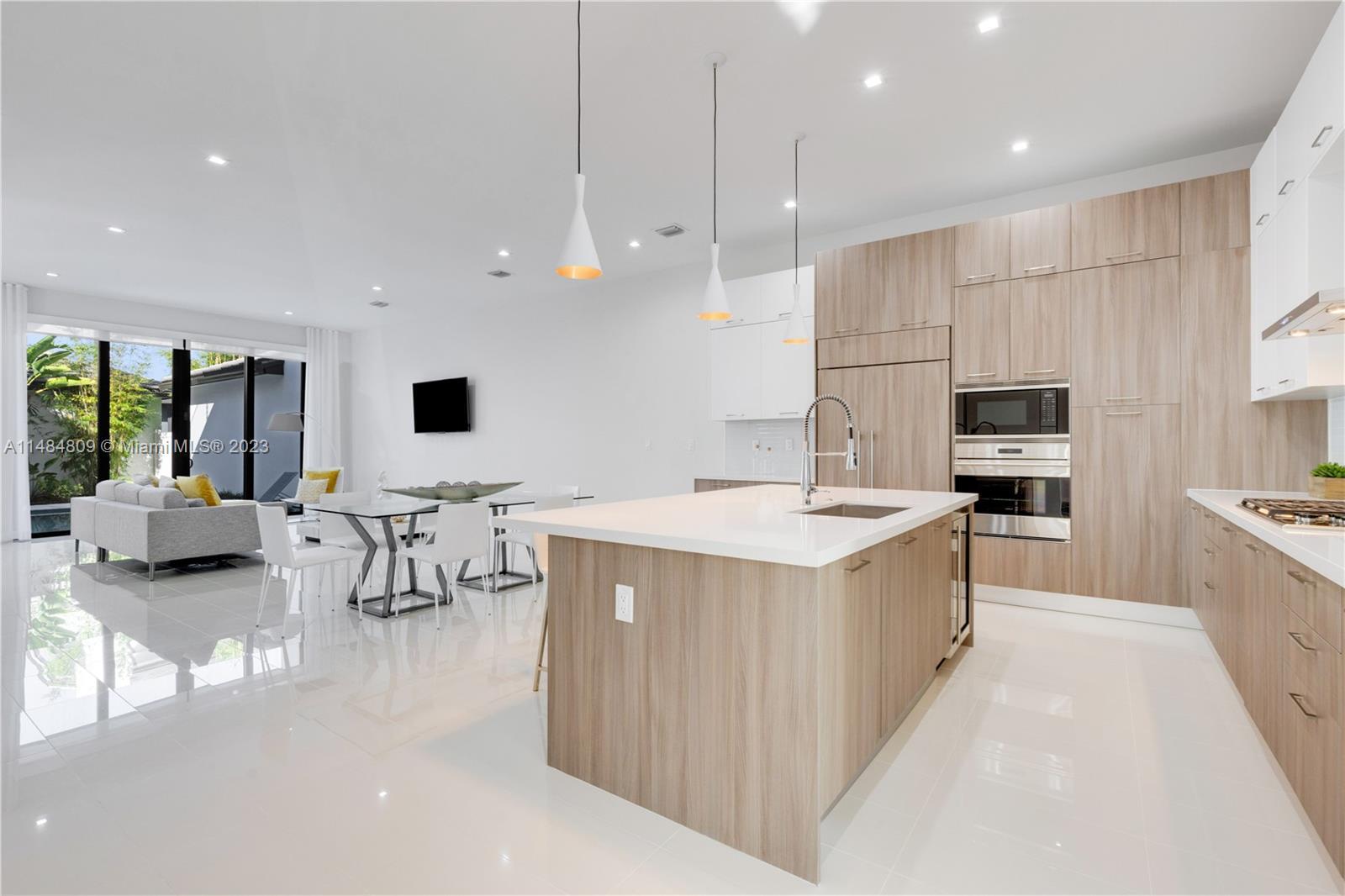 8185 NW 47th Ter, Doral FL 33166 photo 4
