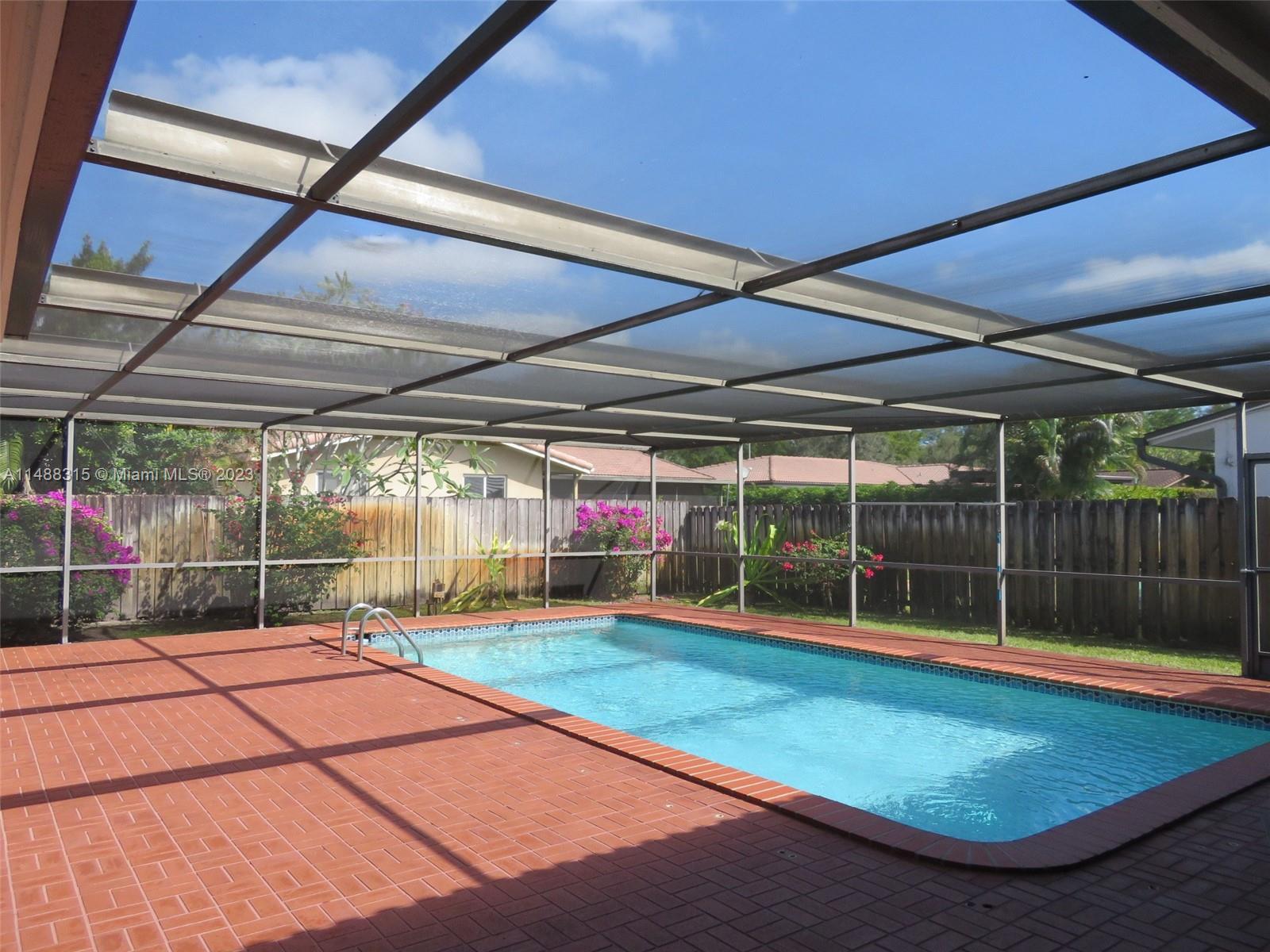 6331 Pent Pl, Miami Lakes FL 33014 photo 2