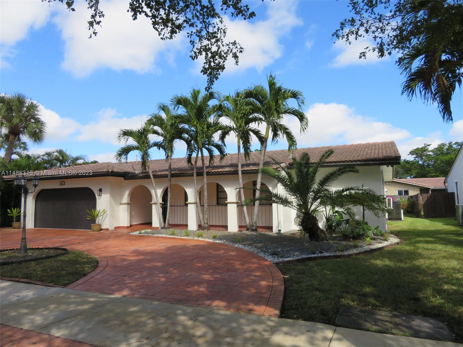 6331 Pent Pl, Miami Lakes FL 33014