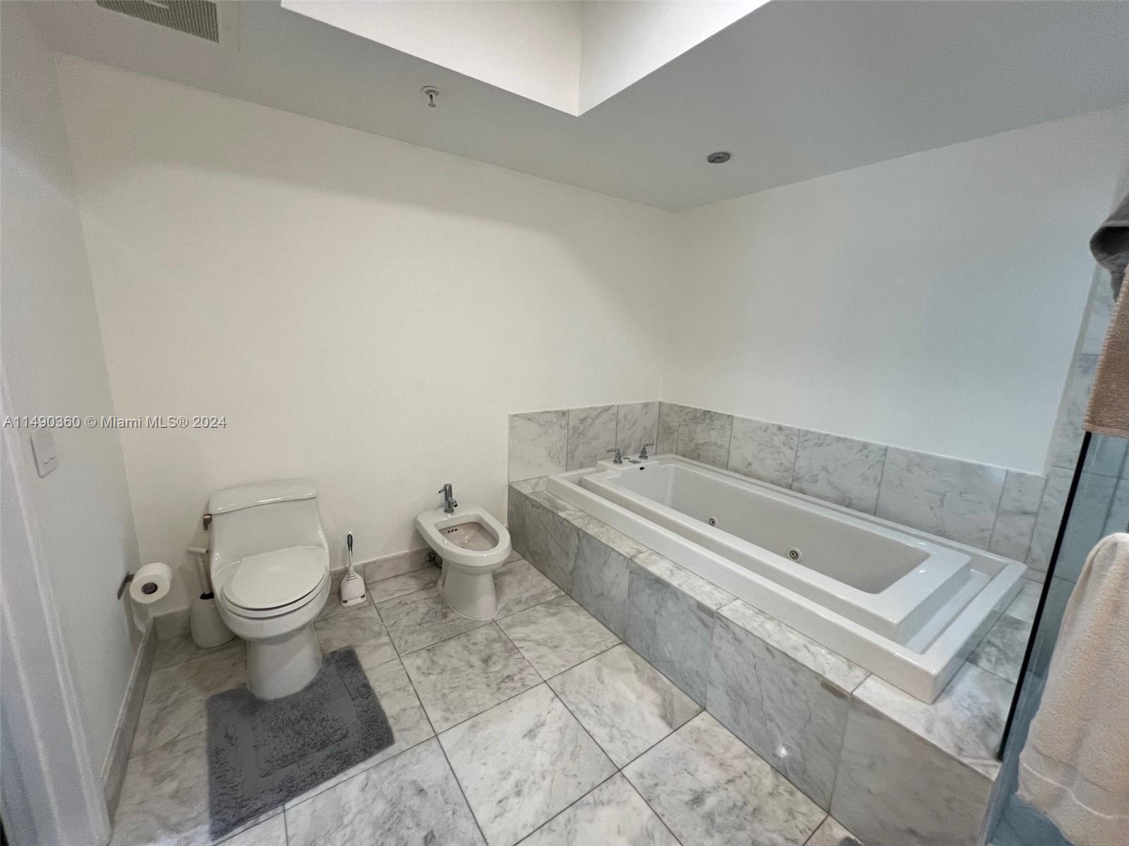 218 SE 14th Street # 1806, Miami FL 33131 photo 4