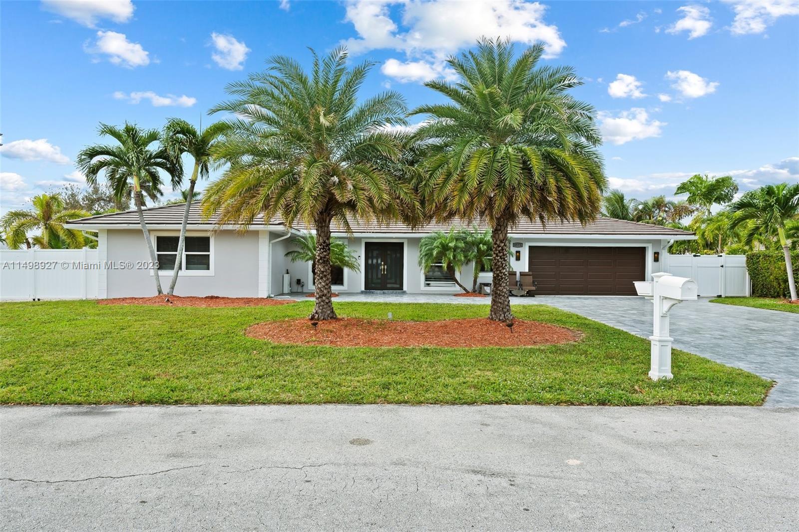 4571 NE 27th Ave, Lighthouse Point FL 33064