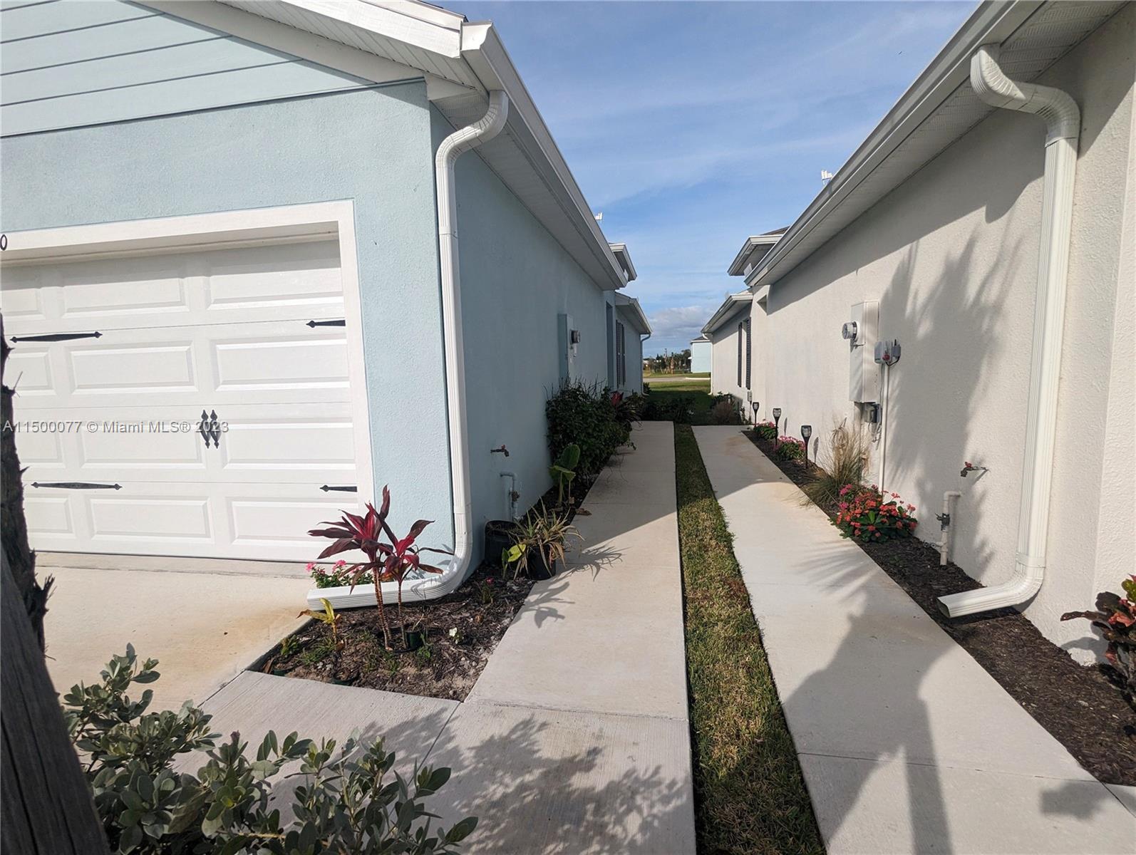 850 Persimmon Pl, Fort Pierce FL 34981 photo 2