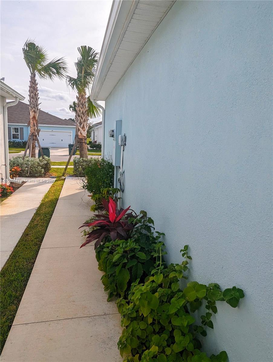 850 Persimmon Pl, Fort Pierce FL 34981 photo 3